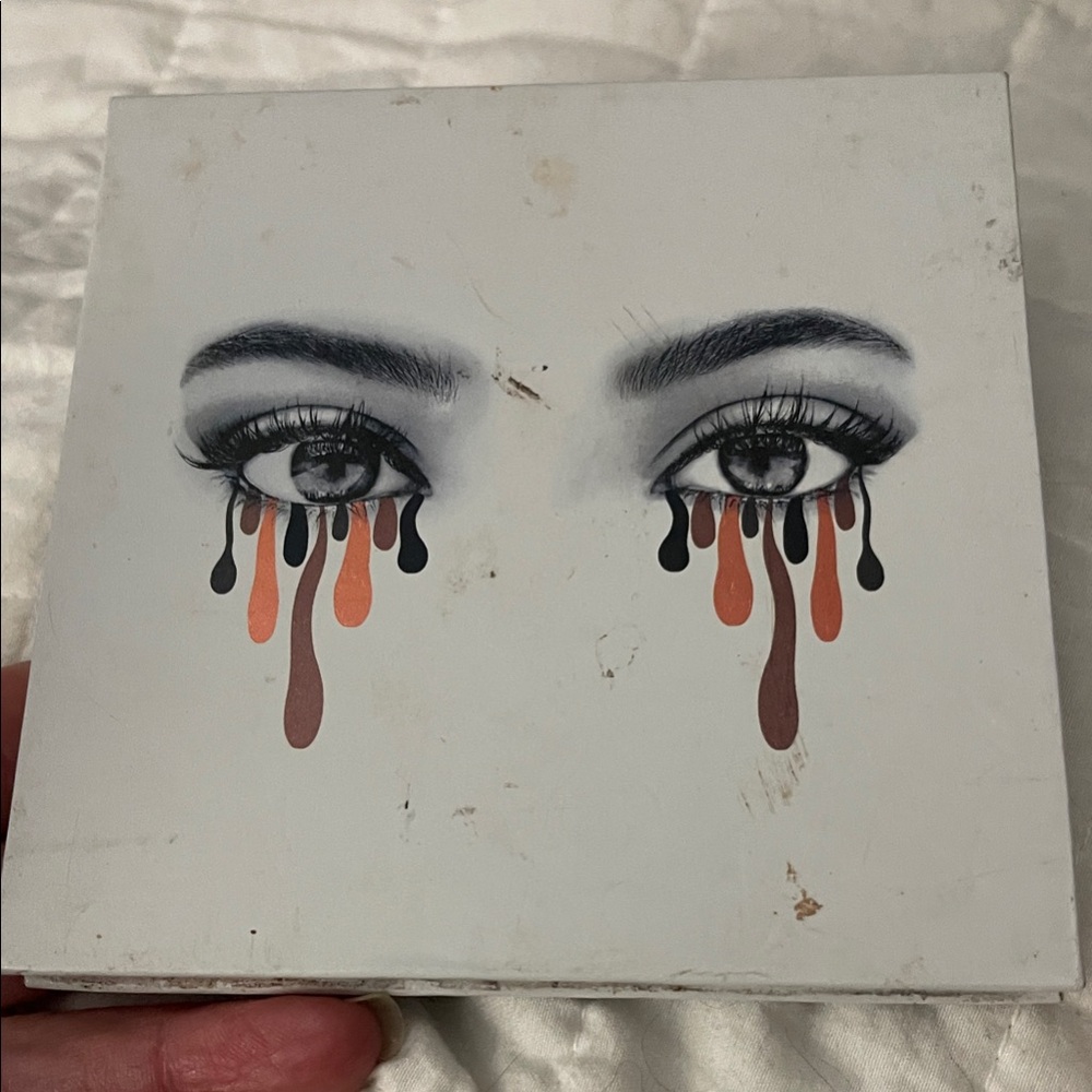 Kylie BEAUTY Eyeshadow Palette - Black, Orange, Brown